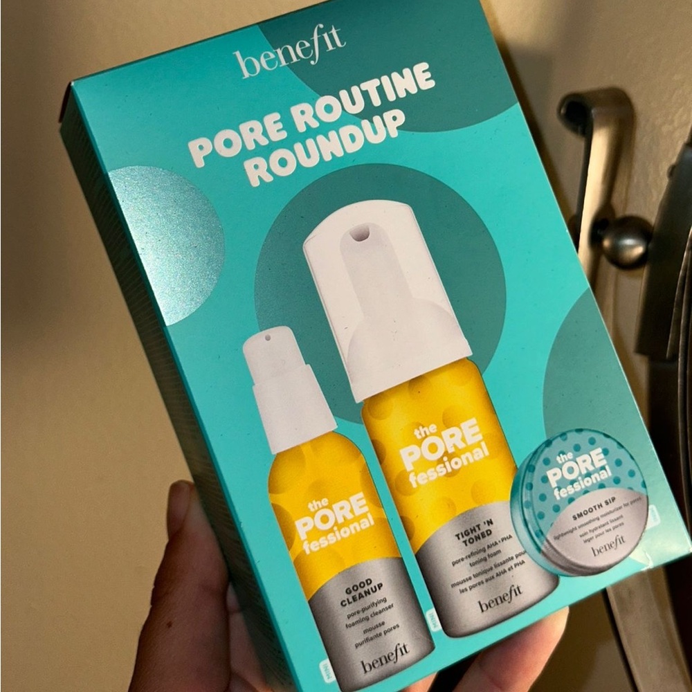 Benefit pore set